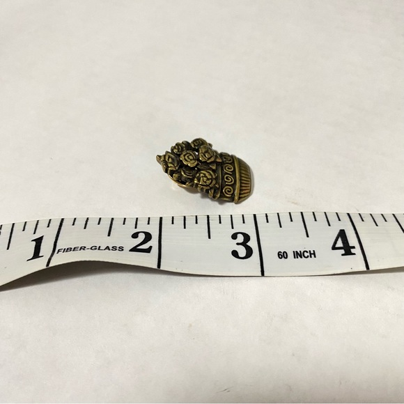 Basket of Flowers Signed JJ Pin - Picture 4 of 4